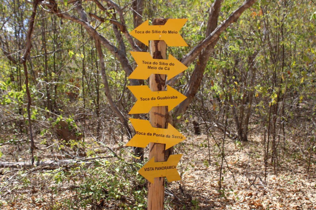 Sinalização no Parque Nacional da Serra da Capivara