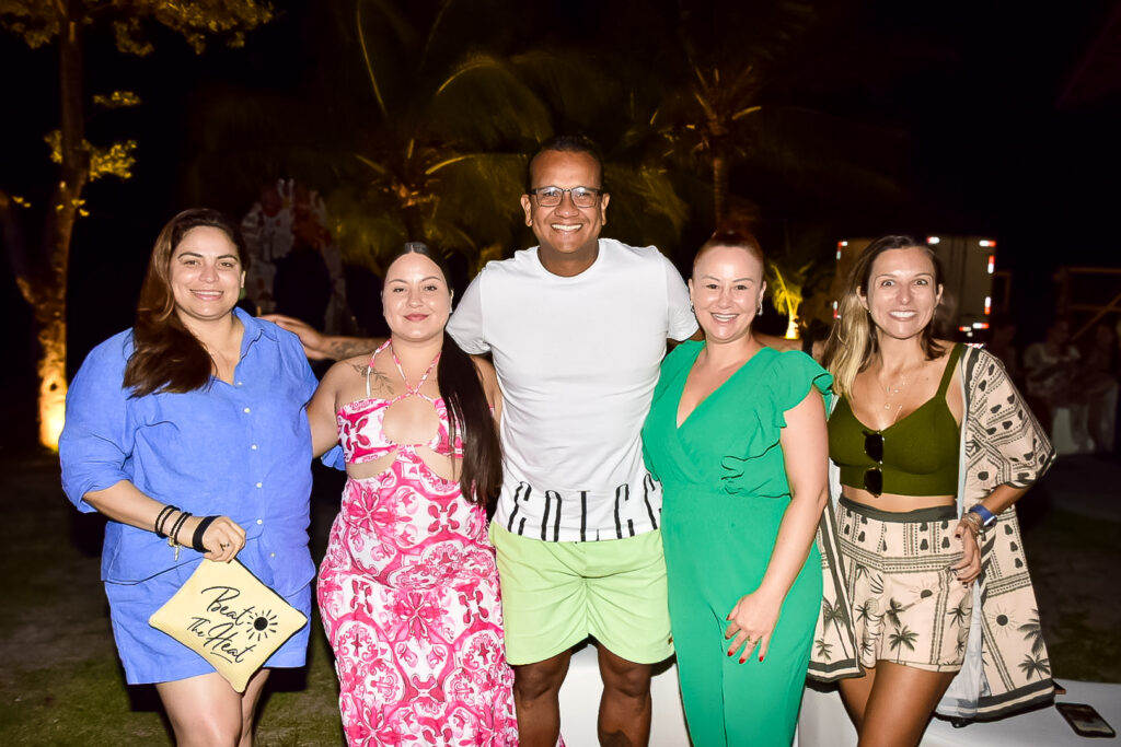 Suellen Gomes, da Viajando com a SU, Thalita Barreto, da MGA Tour, Marvin Luz, da MLX Viagens, Micheli Teza, da Try Travel, e Lediane Goes, da VT Travel