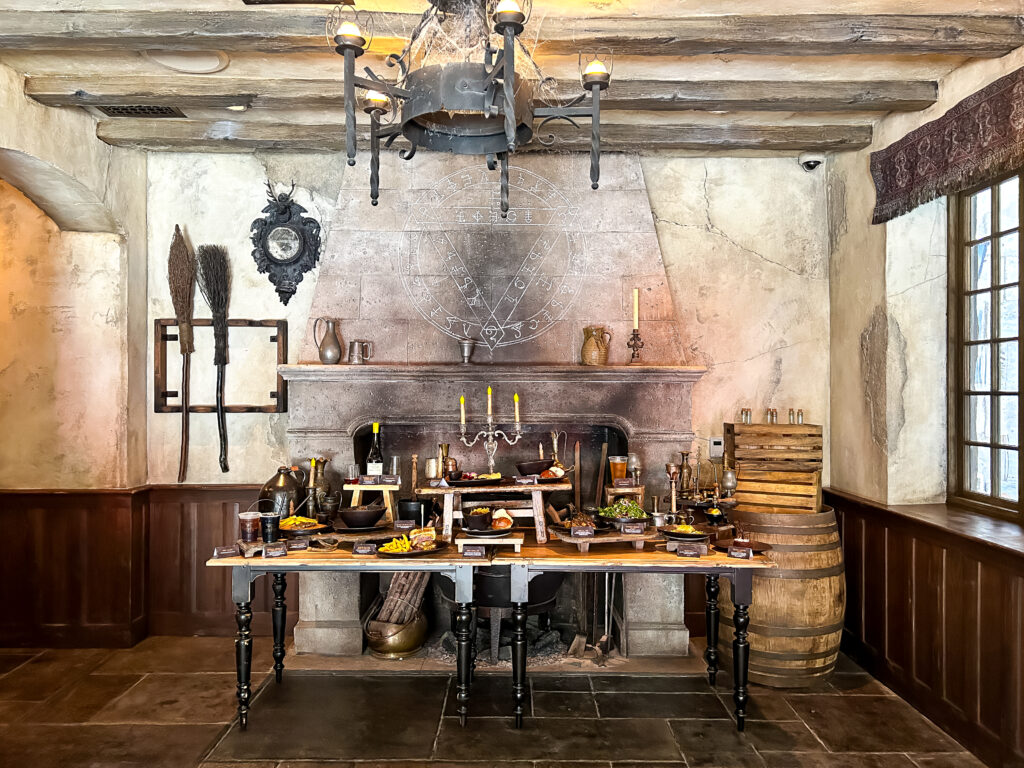 Um banquete ilustra os tipos de pratos servidos na taverna