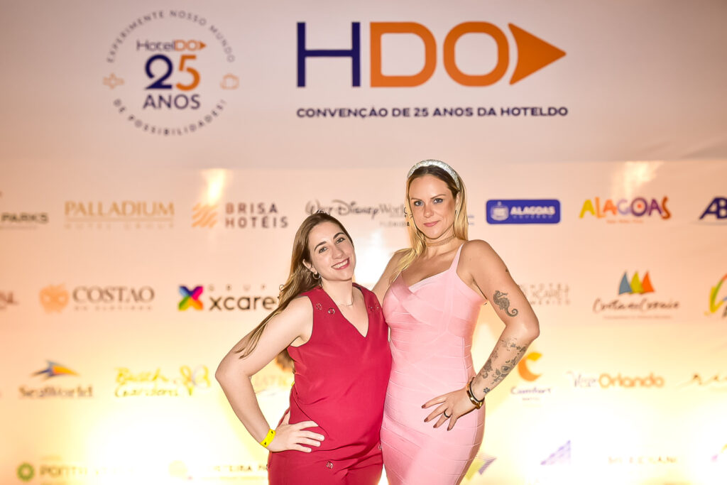 Vanessa Silva, da imprensa da HotelDO e Lia Somavilla, da HotelDO