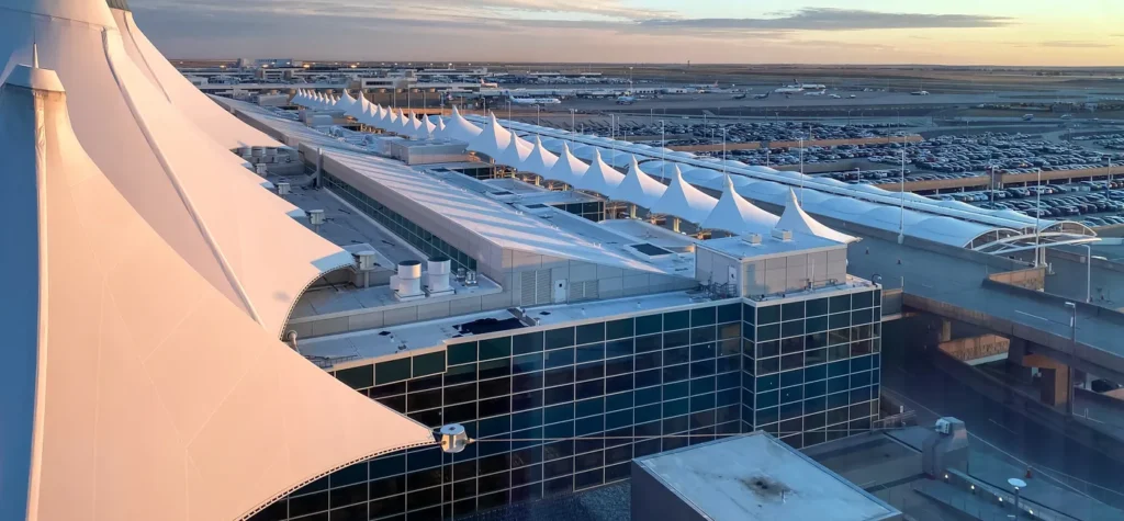 FAA reduz cortes e inicia retomada dos voos após shutdown; restrições seguem em vigor FAA reduz cortes e inicia retomada dos voos após shutdown; restrições seguem em vigor