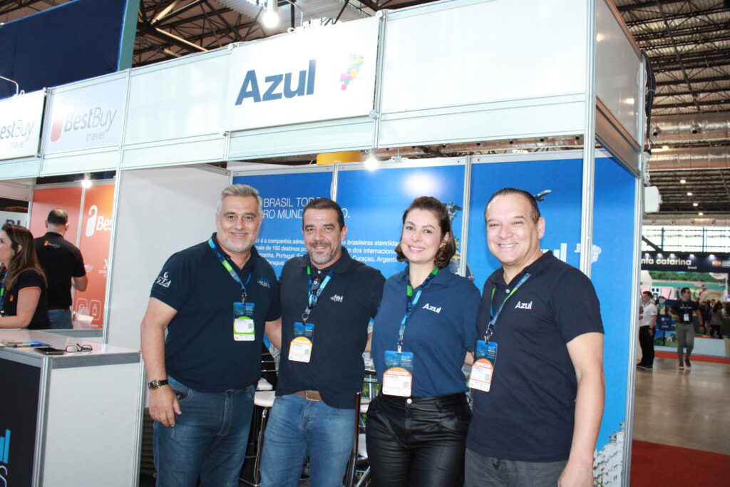 Wardelei Fraga, Marcos Rentes, Alessandra Reginatto e Vicente Brasil, da Azul Viagens