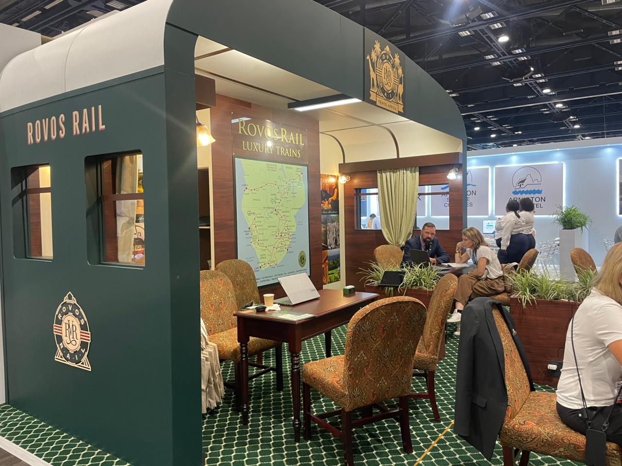 Estande da Rovo Rails, trens de luxo Estande da Rovo Rails, trens de luxo