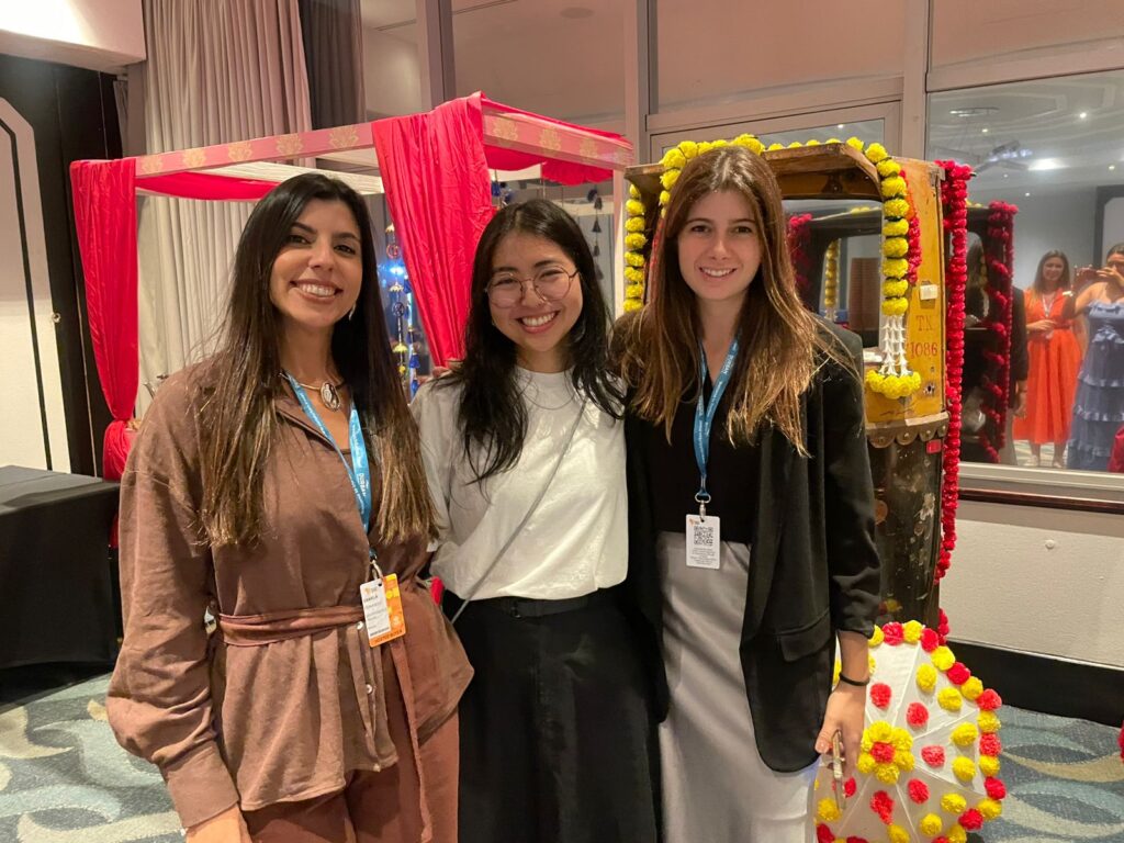 Daniela Chagas, da Be Experience, com Camila Akie Oshiro, da Kangaroo, e Tatiana Kriwat, da Bon Voyage,