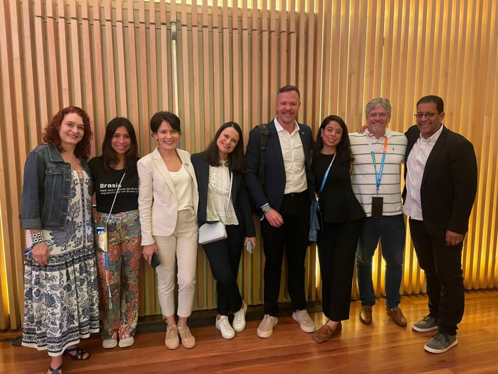 Parte da equipe da Embratur durante o segundo dia de evento