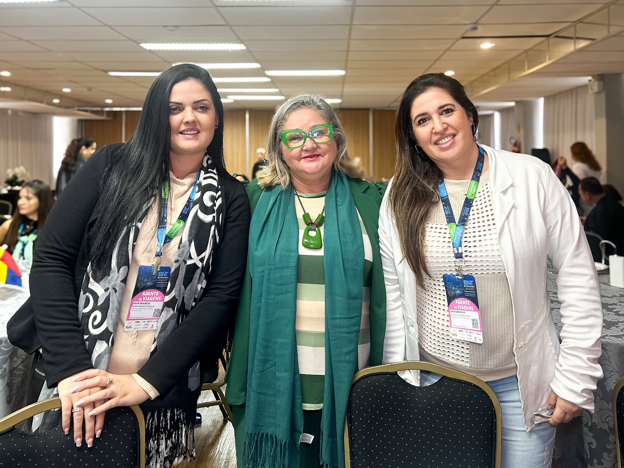 Yasmim da Silva e Hélia Baptista, da Feh Trip Tour, Michelle Lazaro, da CVC