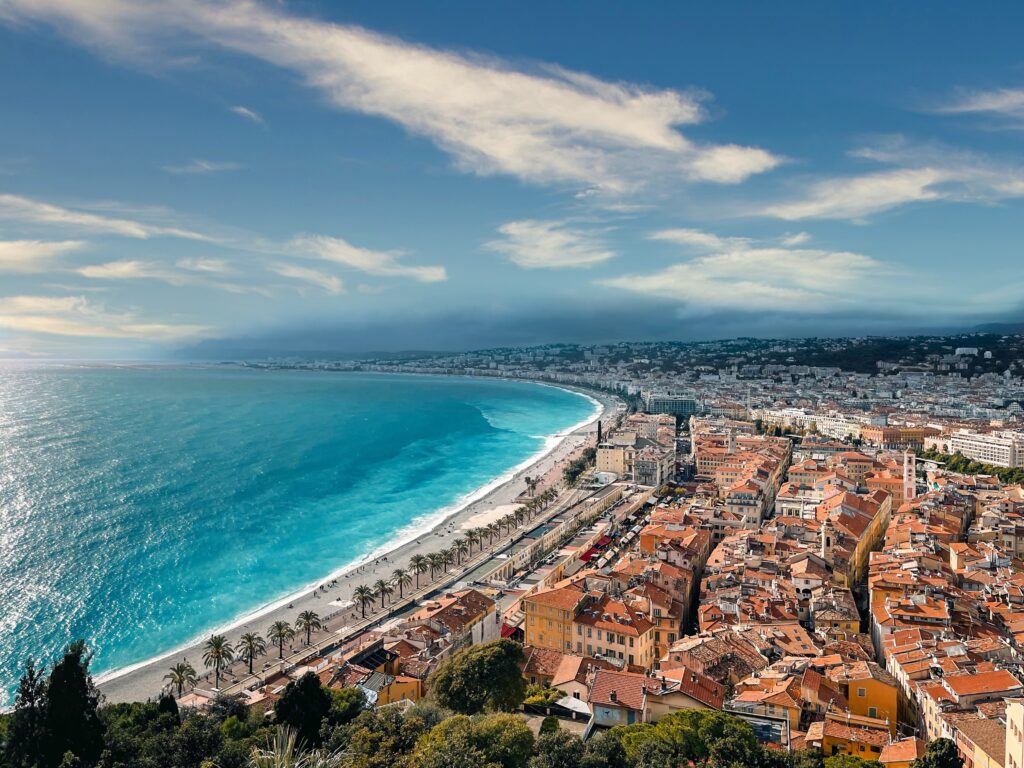 Fumar em praias e parques na França vai render multa salgada a partir de julho Fumar em praias e parques na França vai render multa salgada a partir de julho
