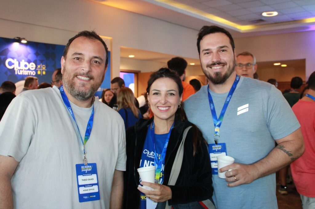 Theo Saad, Beatriz Morgan e Alex de Mello, da Clube Turismo (Giulia Jardim/M&E)