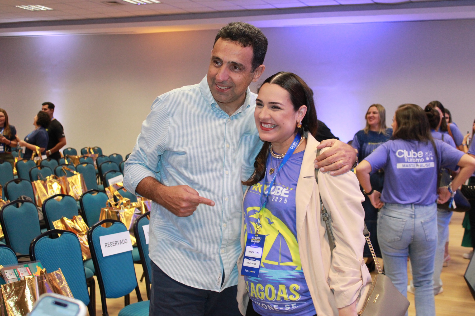 Adir Ribeiro, fundador da Praxis Business; e Thalita Luna, da Clube Turismo (Giulia Jardim/M&E)