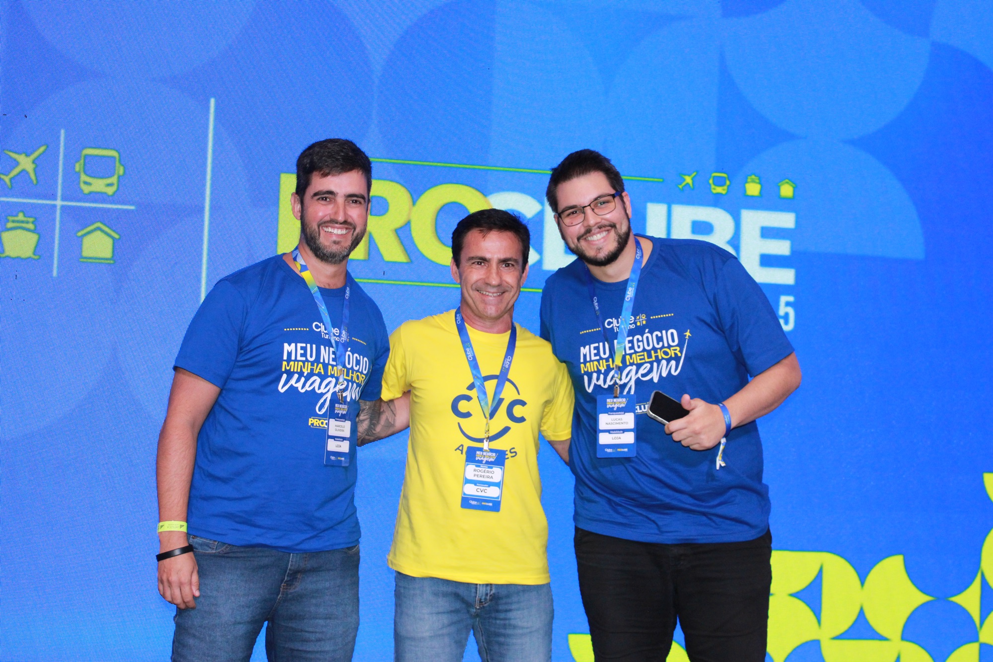 A CVC entrou no clima do ProClube 2025 e presenteou franqueados com brindes durante os sorteios (Giulia Jardim/M&E)