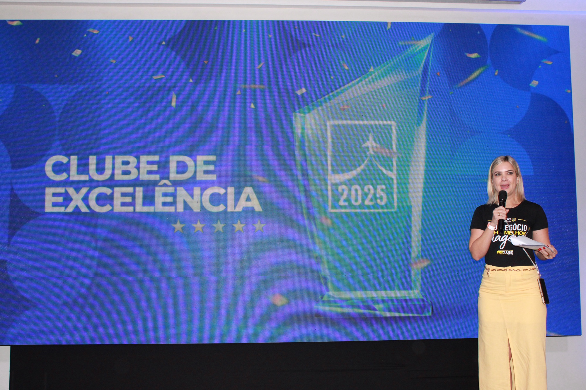 Ana Virgínia, CEO da Clube Turismo, apresenta os destaques do Clube de Excelência (Giulia Jardim/M&E)