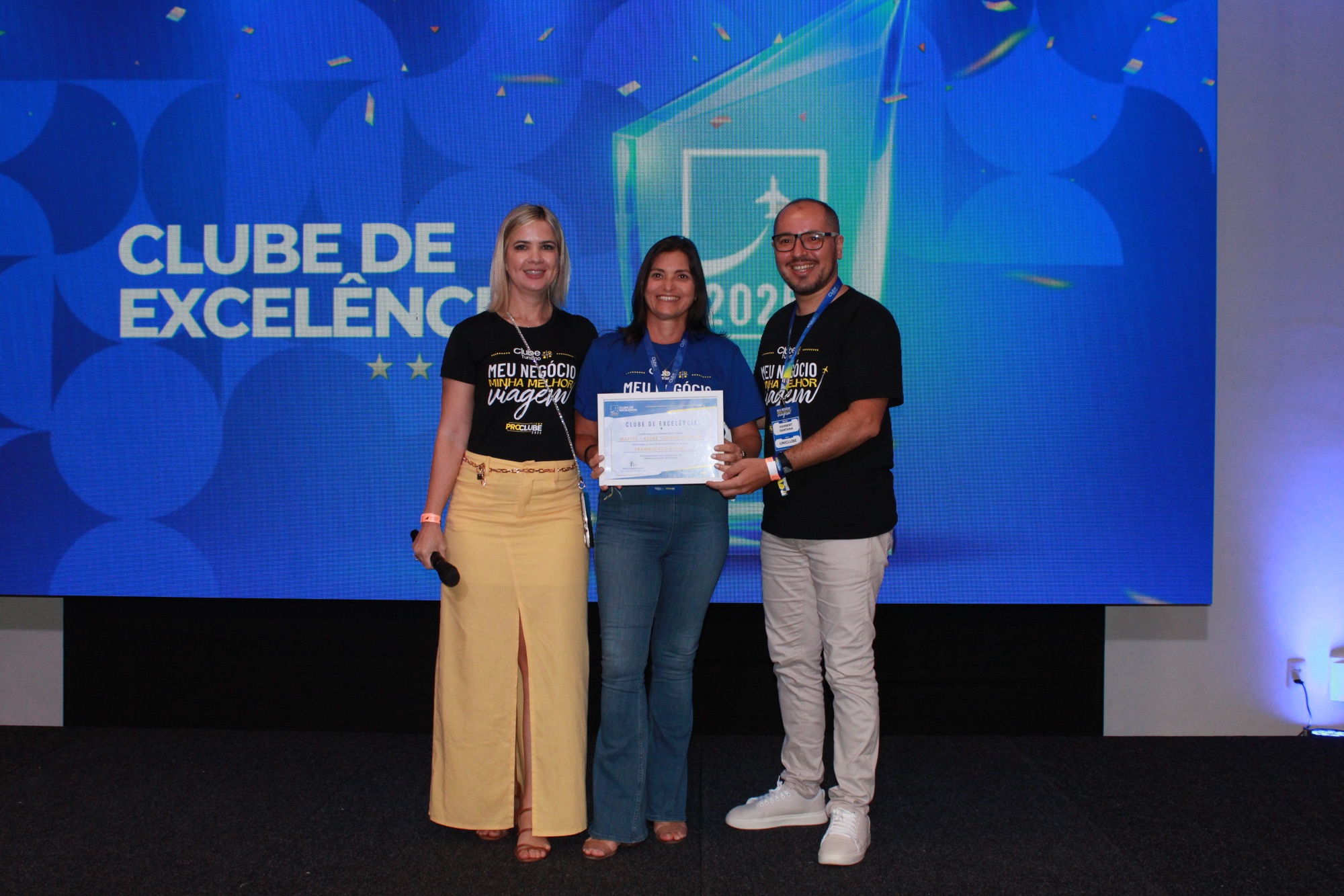 Representante da equipe da loja Clube Turismo Resende recebe destaque na categoria Franqueado Expert (Giulia Jardim/M&E)