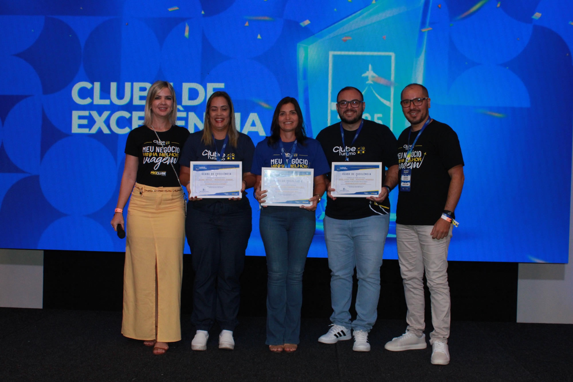 Mariucha (Home), representante da equipe da loja Clube Turismo Resende e Morganny (Prime) receberam destaque na categoria Franqueado Expert (Giulia Jardim/M&E)