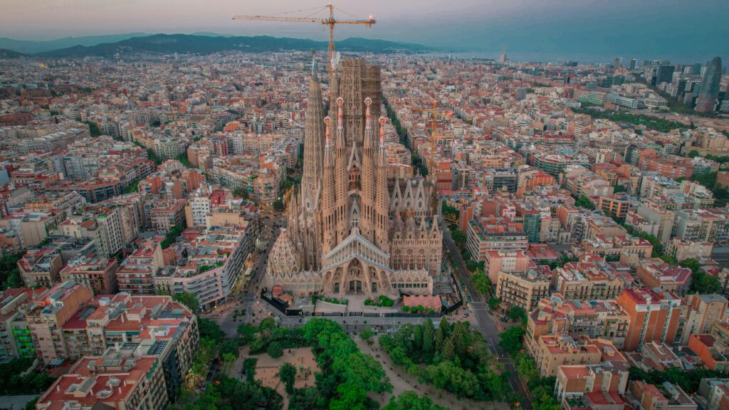 pexels archie mcnicol 559645417 18602897 1 Barcelona cria “selfie zone” na Sagrada Família para evitar caos turístico; entenda!