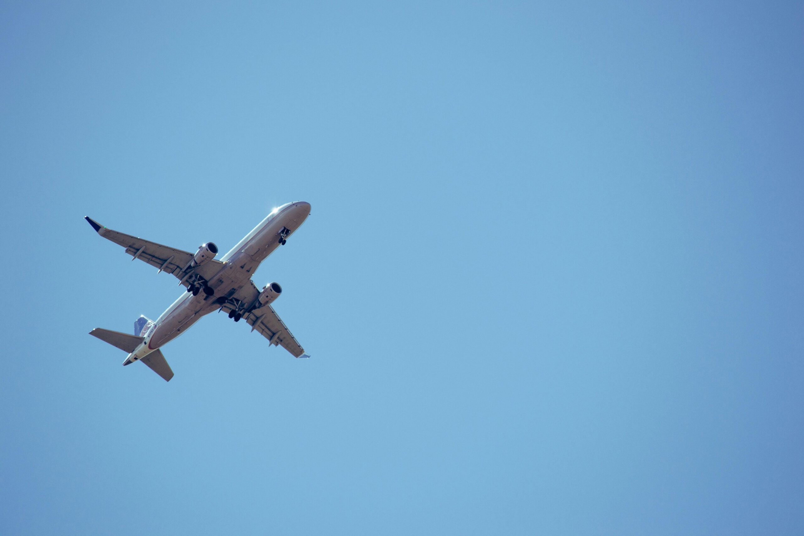 Demanda global por voos cresce 8% em abril, aponta relatório da IATA 1 pexels brett sayles 1059608 scaled Demanda global por voos cresce 8% em abril, aponta relatório da IATA