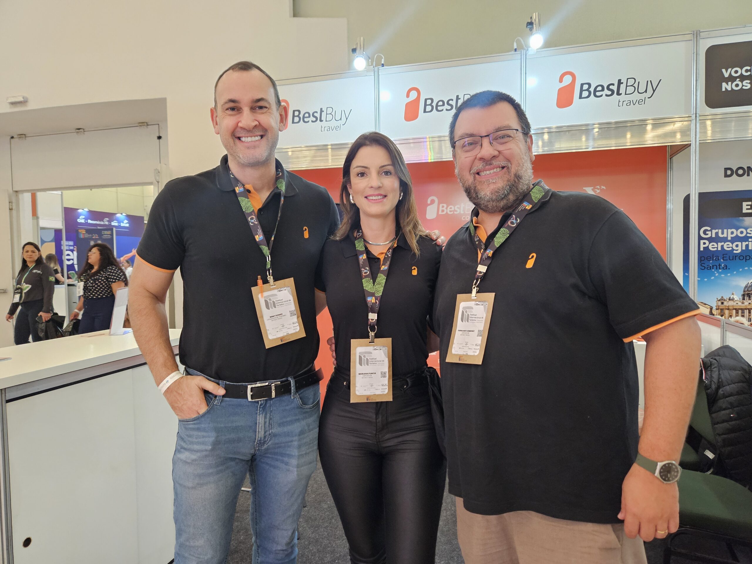 Remy Ponso, Mariana Funcia e Fernando Gimenez, da BestBuy Travel
