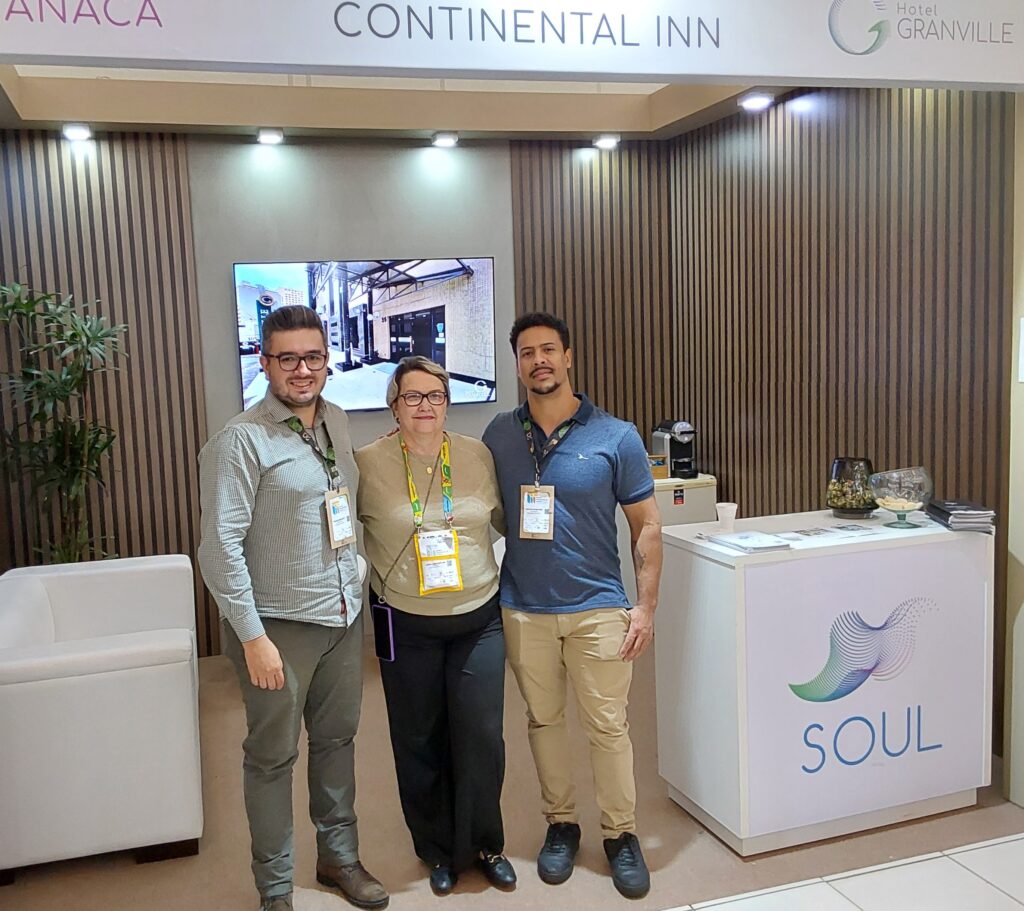 Thiago Gonçalves , Maria .José Portinho e Gustavo Gonçalves, do Continental Inn Hotel