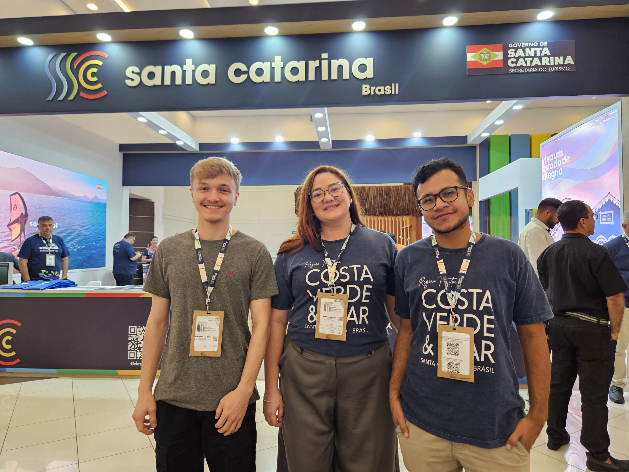 Guilherme Defr, da prefeitura de Rosa Lima, e Raissa Schneider e Eberton Siqueira, da Costa Verde & Mar Guilherme Defr, da prefeitura de Rosa Lima, e Raissa Schneider e Eberton Siqueira, da Costa Verde & Mar