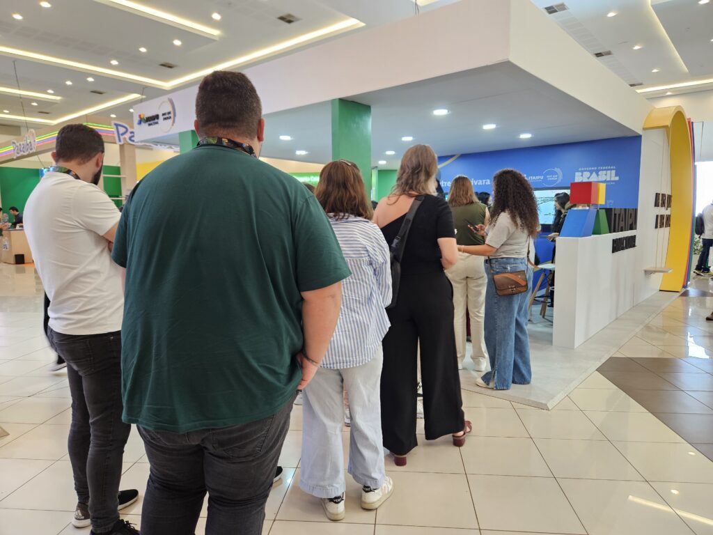 Corredores e estande da Itaipu Binacional