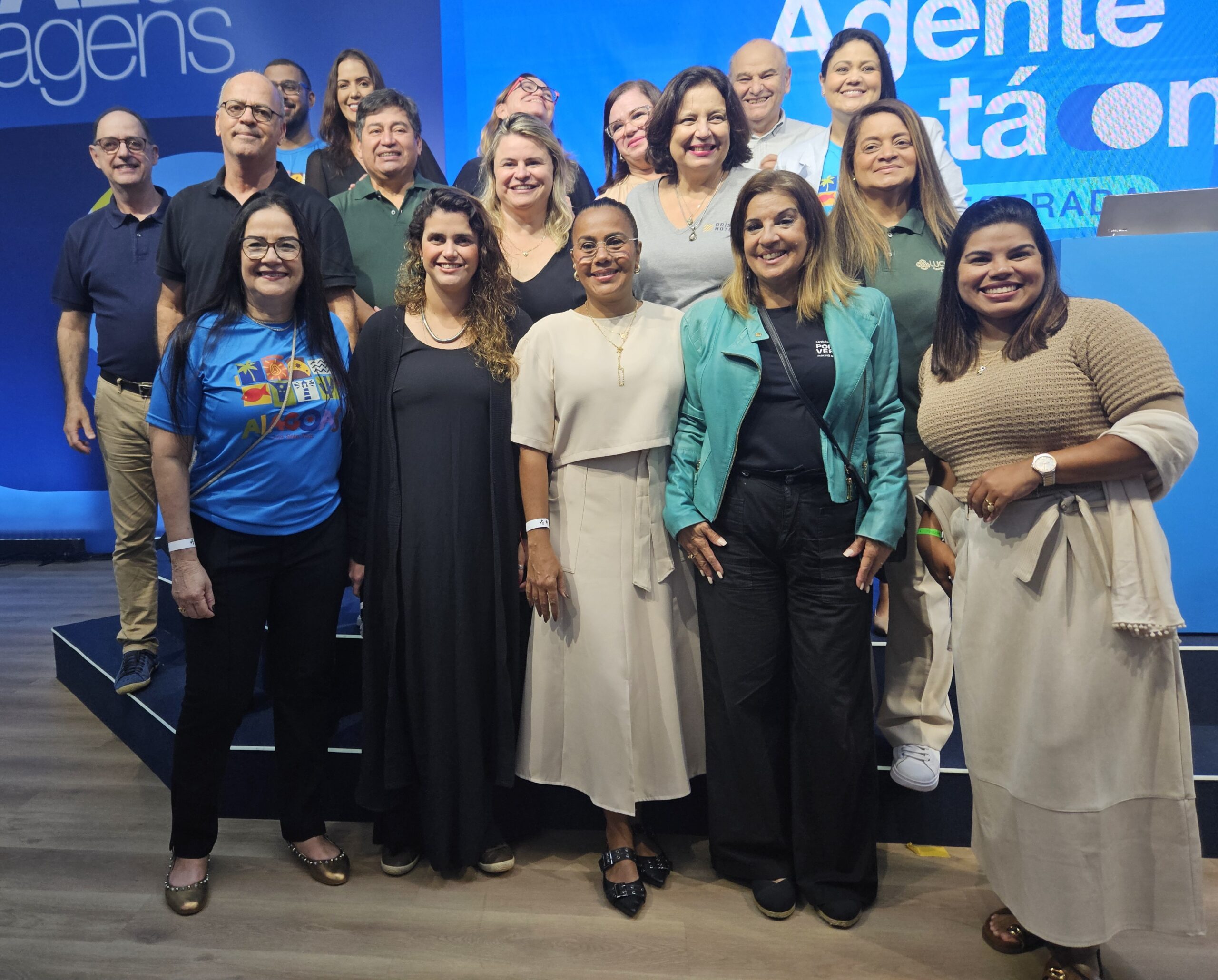 Giulliana Mesquita com representantes da hotelaria de Alagoas