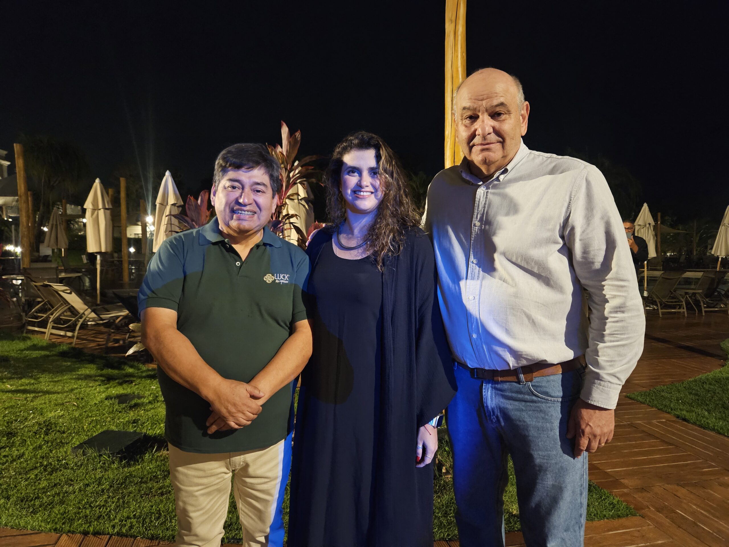 Alexandro Velásquez, da Luck Receptivo, Giulliana Mesquita, da Azul Viagens, e Paulo Kugelmas, de Alagoas Alexandro Velásquez, da Luck Receptivo, Giulliana Mesquita, da Azul Viagens, e Paulo Kugelmas, de Alagoas