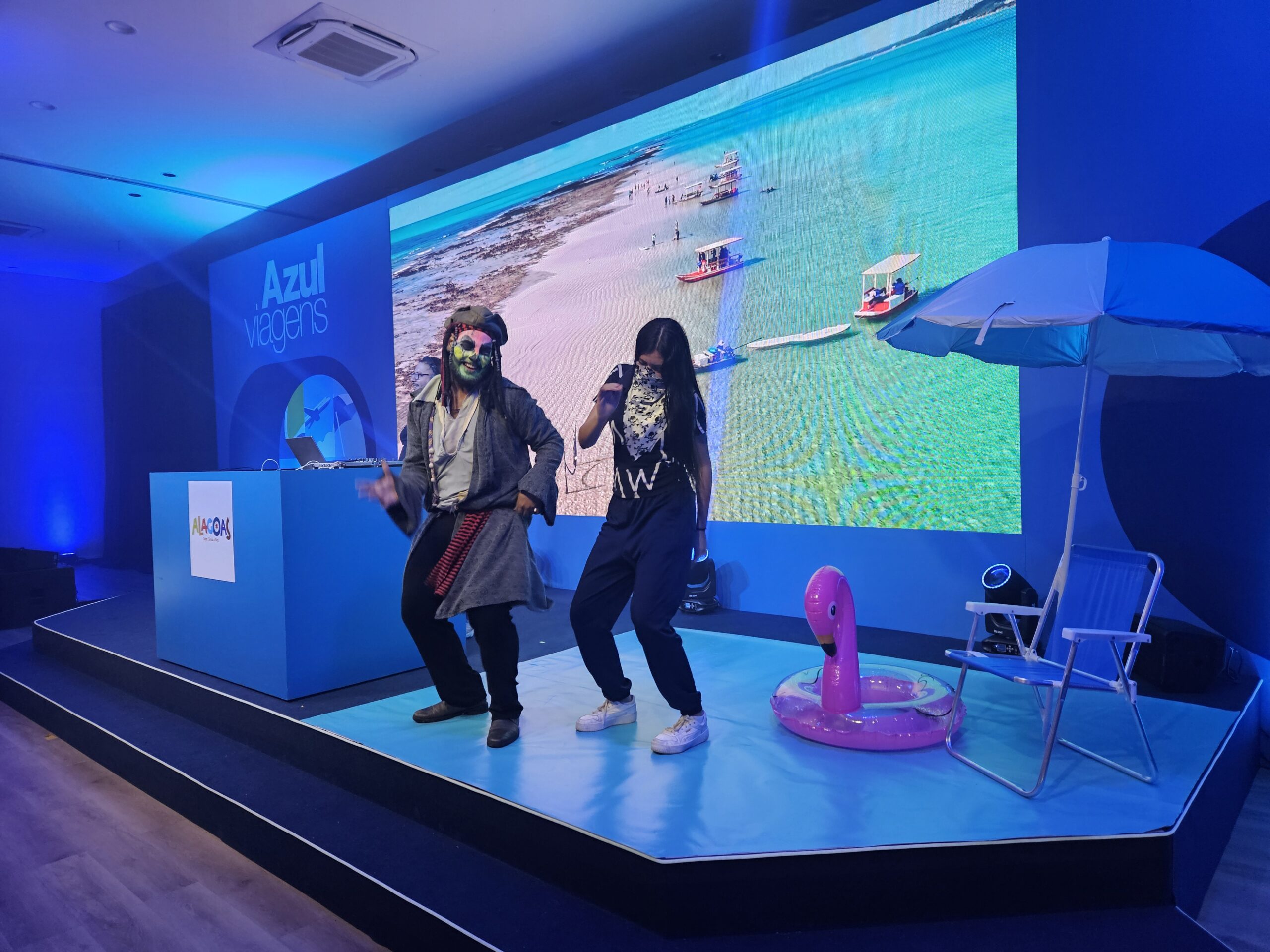 Presença do personagem Jack Sparrow para agitar a noite Presença do personagem Jack Sparrow para agitar a noite