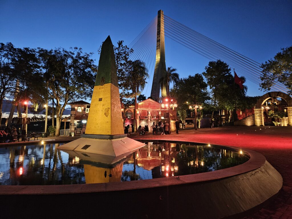 O marco é um obelisco que marca a fronteira entre os três países