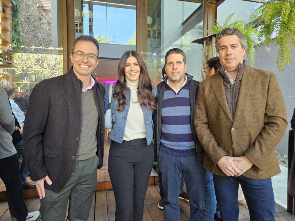 Lucas Paci e Flávia Pirola, da Tyller Consolidadora, com Juarez Neto e Daniel Castanho, da Ancoradouro