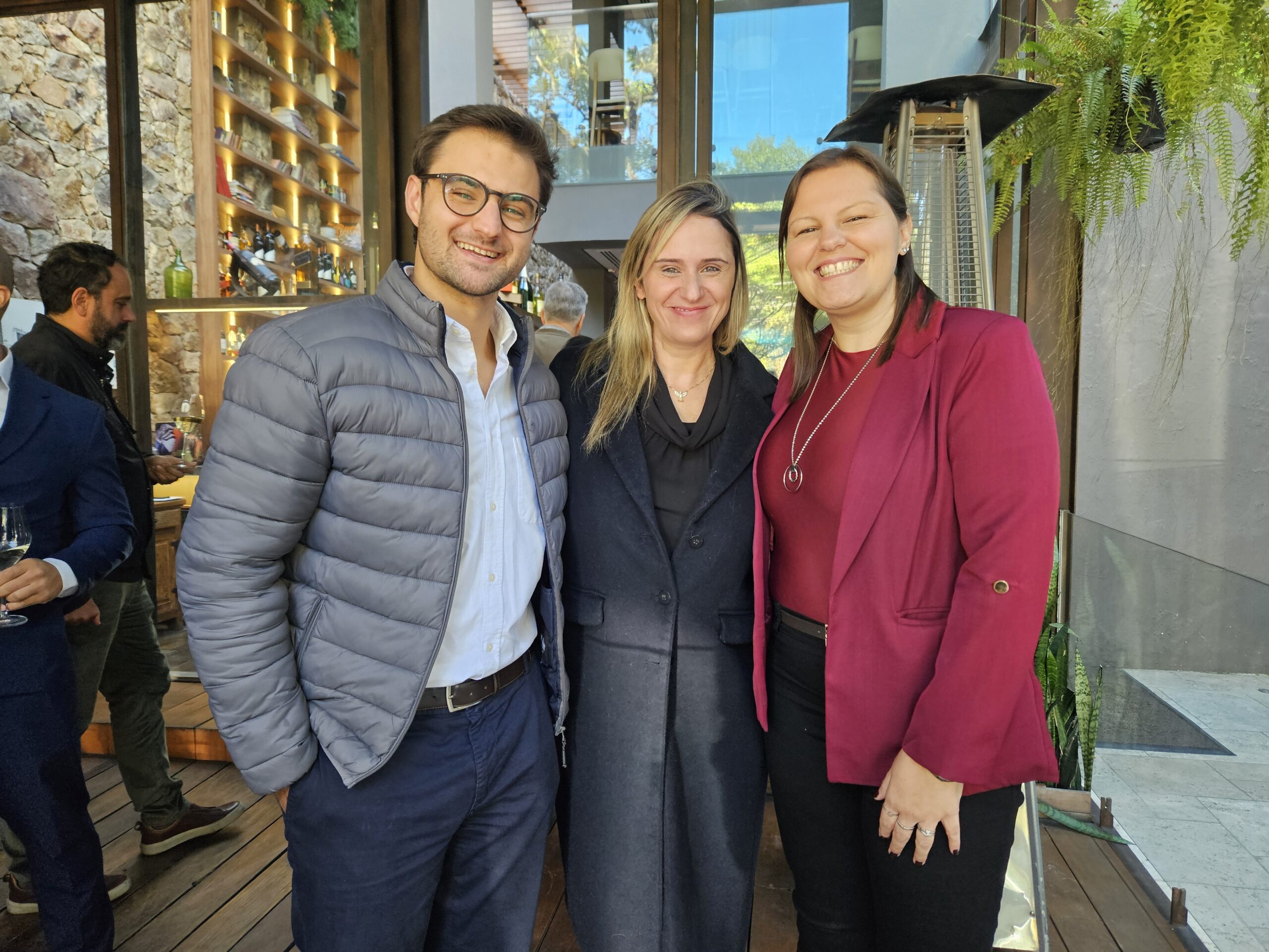 Rodrigo Lozasso e Katia Locatelli, da Smiles, e Talita Bertolani, da CVC Corp