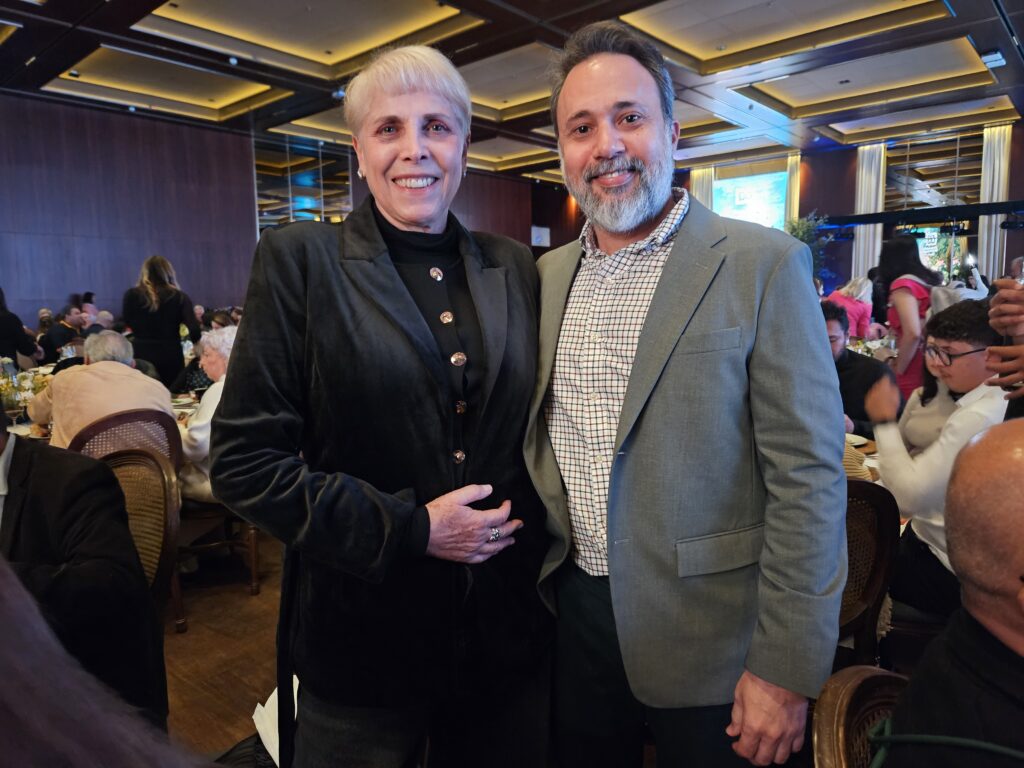 Christina Kler, da Boarding Gate, e Alex Bernardes, da LGBT+ Turismo Expo