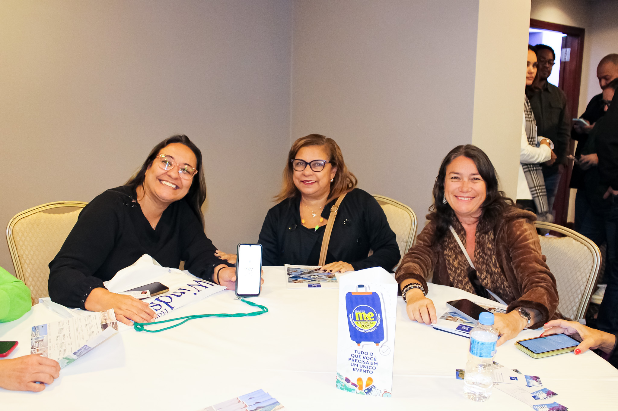 A equipe da Windsor também pôde apresentar seus diferenciais na rodada de negócios A equipe da Windsor também pôde apresentar seus diferenciais na rodada de negócios