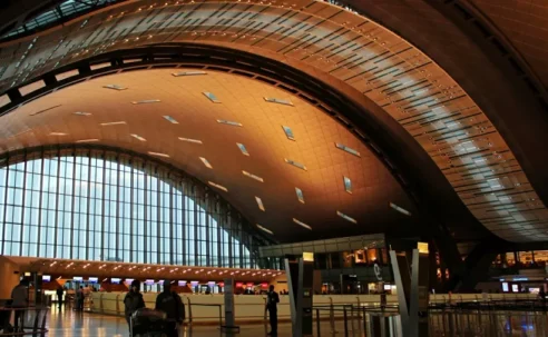 Qatar, Emirados Árabes, Bahrein e Kuwait fecham aeroportos após escalada do conflito entre Irã e Israel