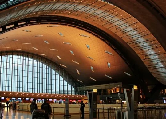 Qatar, Emirados Árabes, Bahrein e Kuwait fecham aeroportos após escalada do conflito entre Irã e Israel