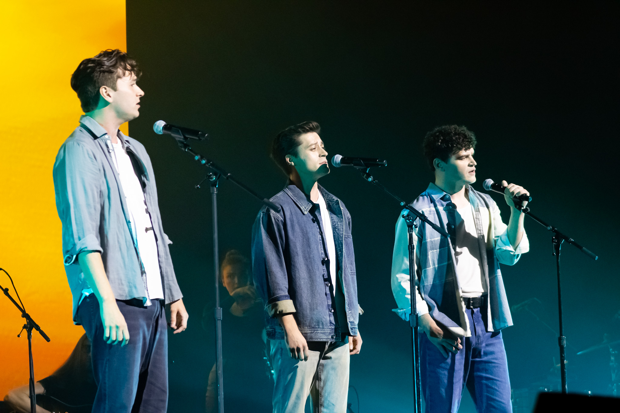 Atores de Outsiders, peça da Broadway