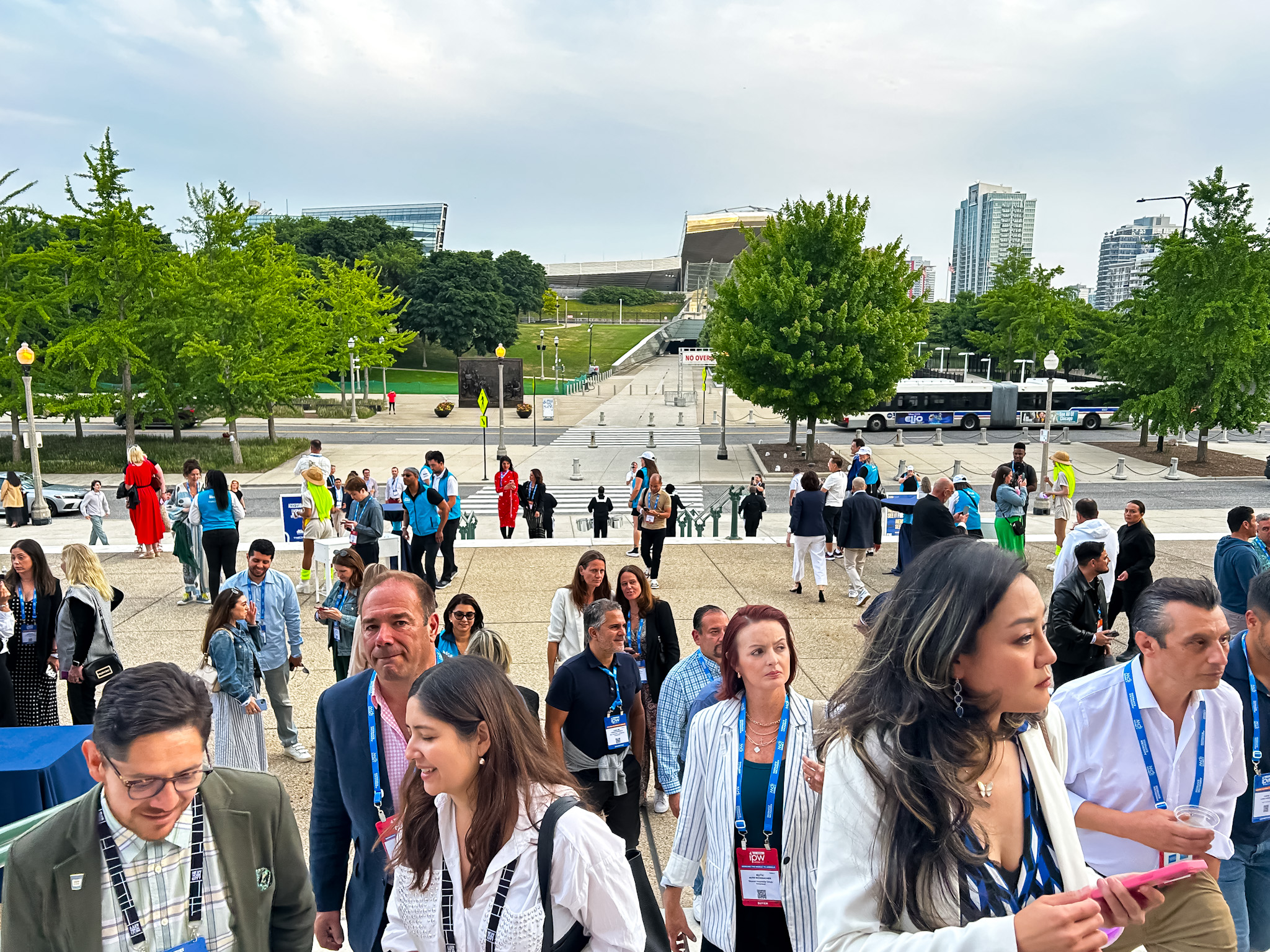 Centenas de pessoas comparecem à festa