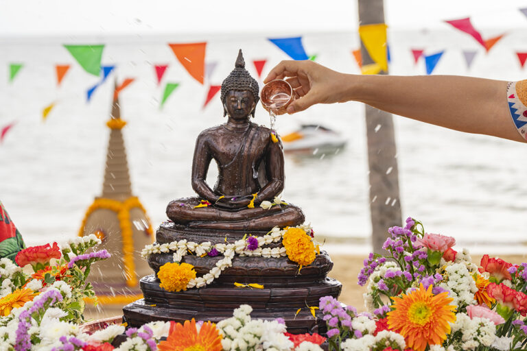 10 dicas de como viver experiências autênticas em destinos culturais inusitados 1 Chon Buri Bang Saen Songkran Festival Tailandia 1 10 dicas de como viver experiências autênticas em destinos culturais inusitados