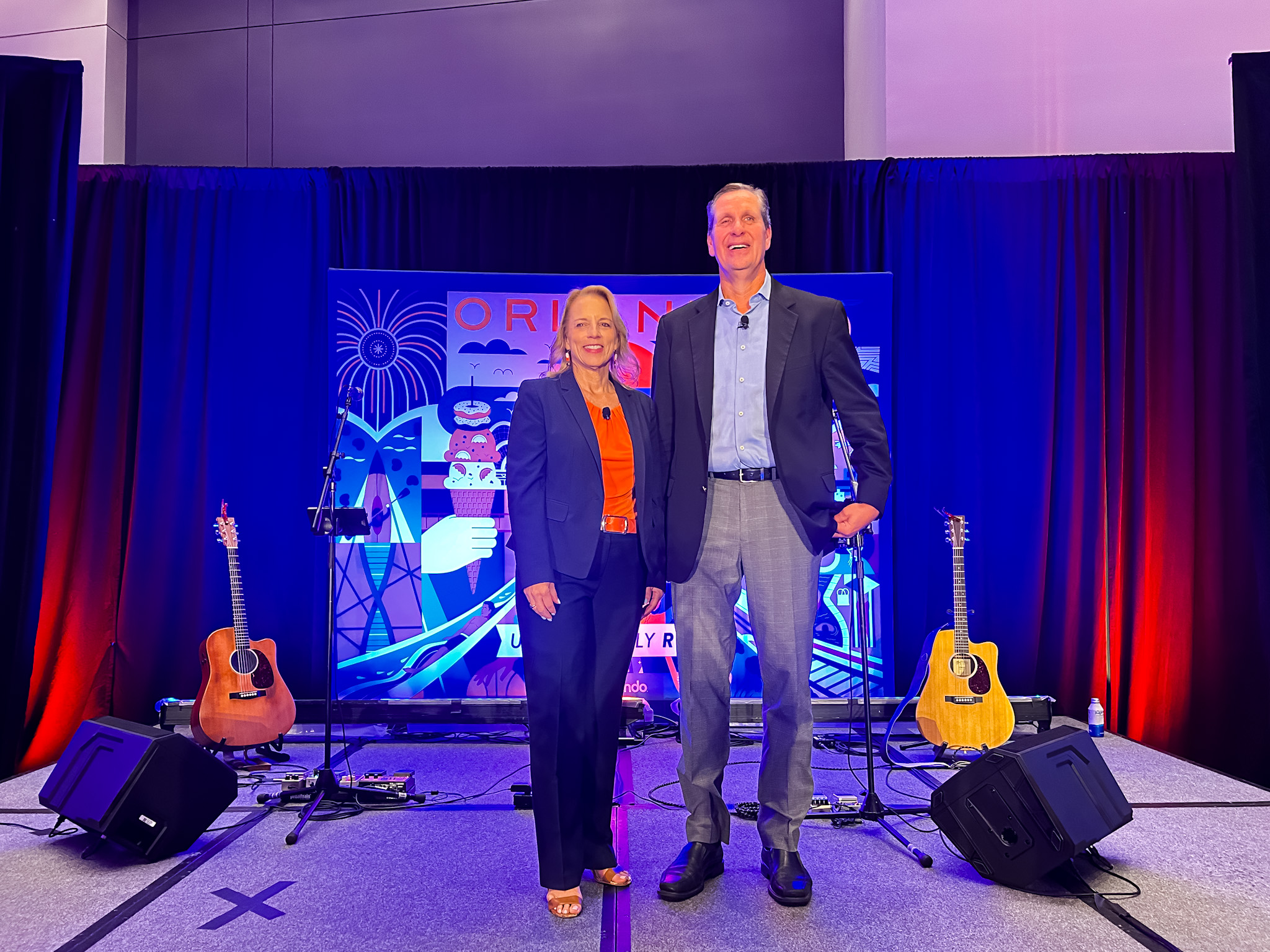 Danielle Hollander, CMO do Visit Orlando e Eric Marshall, Senior Vice President of Destination Sales for Universal Parks and Resorts Danielle Hollander, CMO do Visit Orlando e Eric Marshall, Senior Vice President of Destination Sales for Universal Parks and Resorts