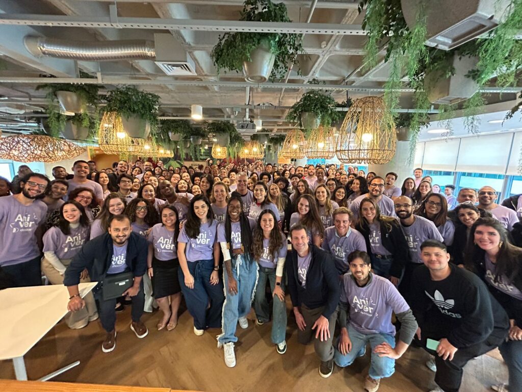 Decolar celebra aniversário com festa para equipe e resultados acima da meta