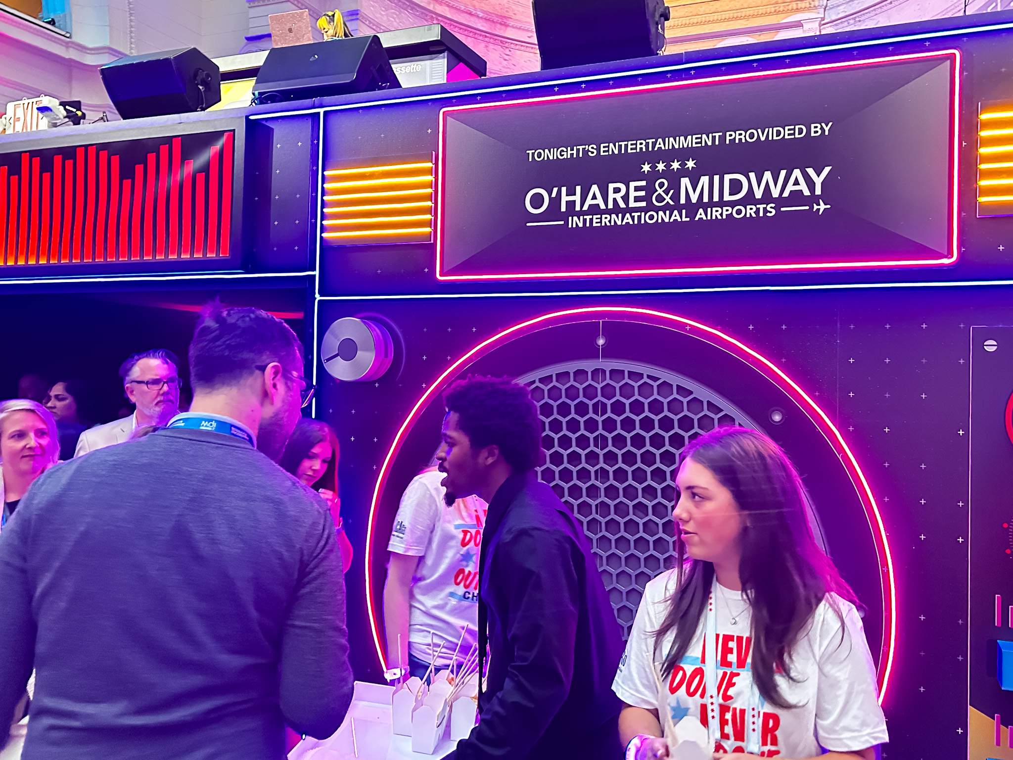 Dentre os patrocinadores da festa está o Aeroporto de Chicago
