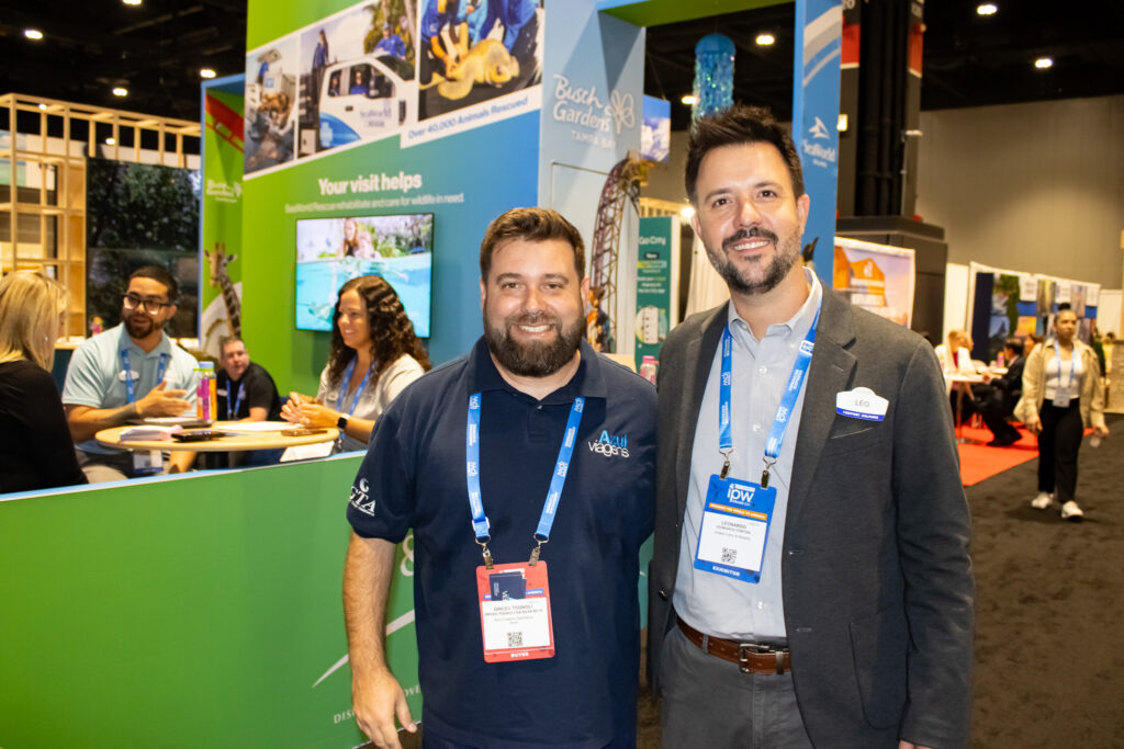 Dirceu Tognoli, da Azul Viagens, com Leonardo Fortes, da United Parks & Resorts