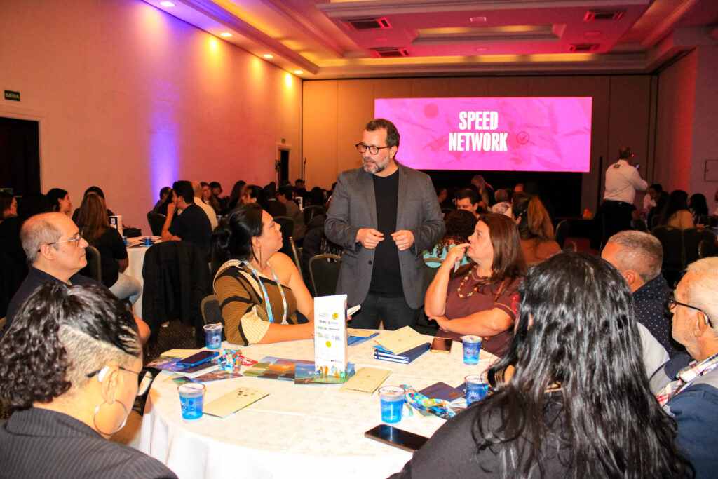 Falta pouco! Roadshow M&E Nacional chega a suas últimas duas etapas em Campinas e São Paulo; inscreva-se 1 Eduardo Aguiar da Viaje Parana durante a rodada de negocios Falta pouco! Roadshow M&E Nacional chega a suas últimas duas etapas em Campinas e São Paulo; inscreva-se