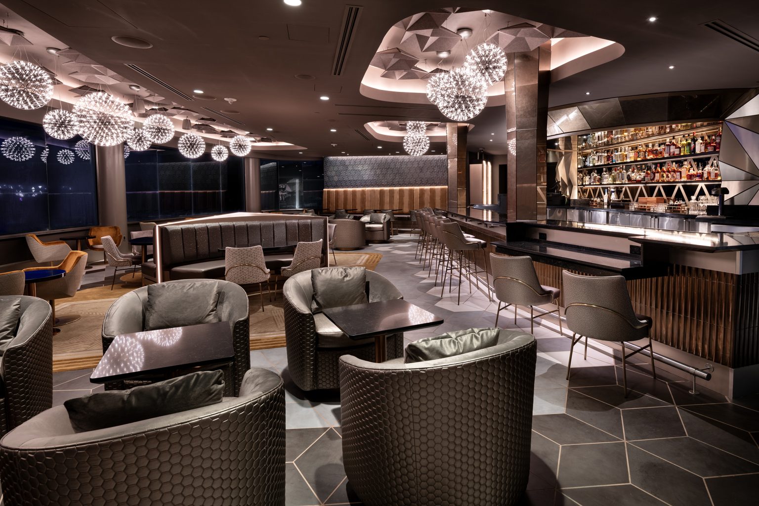 Além de coquetéis, o lounge servirá pratos com menu de todo o mundo Além de coquetéis, o lounge servirá pratos com menu de todo o mundo