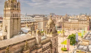 Glasgow aprova taxa de turismo em hospedagens a partir de 2027