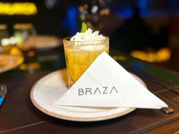 GSH apresenta restaurante Braza no Allianz Park e reforça foco em eventos, que respondem por 60% da receita 2 Gin Bombay Sapphire pure de caja com laranja suco de limao xarope simples e espuma de caju e1749613158291 1 GSH apresenta restaurante Braza no Allianz Park e reforça foco em eventos, que respondem por 60% da receita
