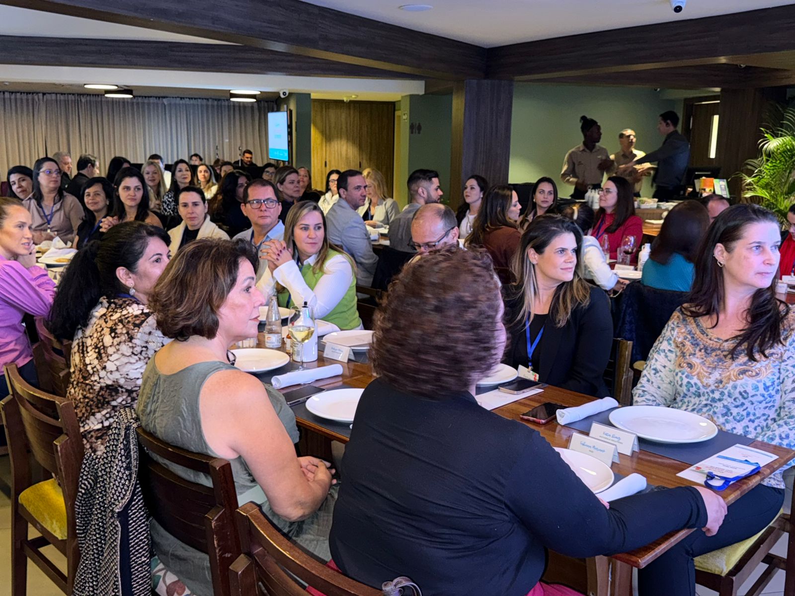 Associados durante a apresentação