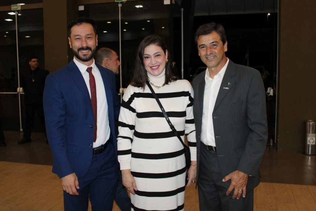 Alexandre Nakagawa, da Embratur, Cristiane Santos, da Curitiba Convention, e Eros Tozetto, da Adetur Rotas do Pinhão Alexandre Nakagawa, da Embratur, Cristiane Santos, da Curitiba Convention, e Eros Tozetto, da Adetur Rotas do Pinhão