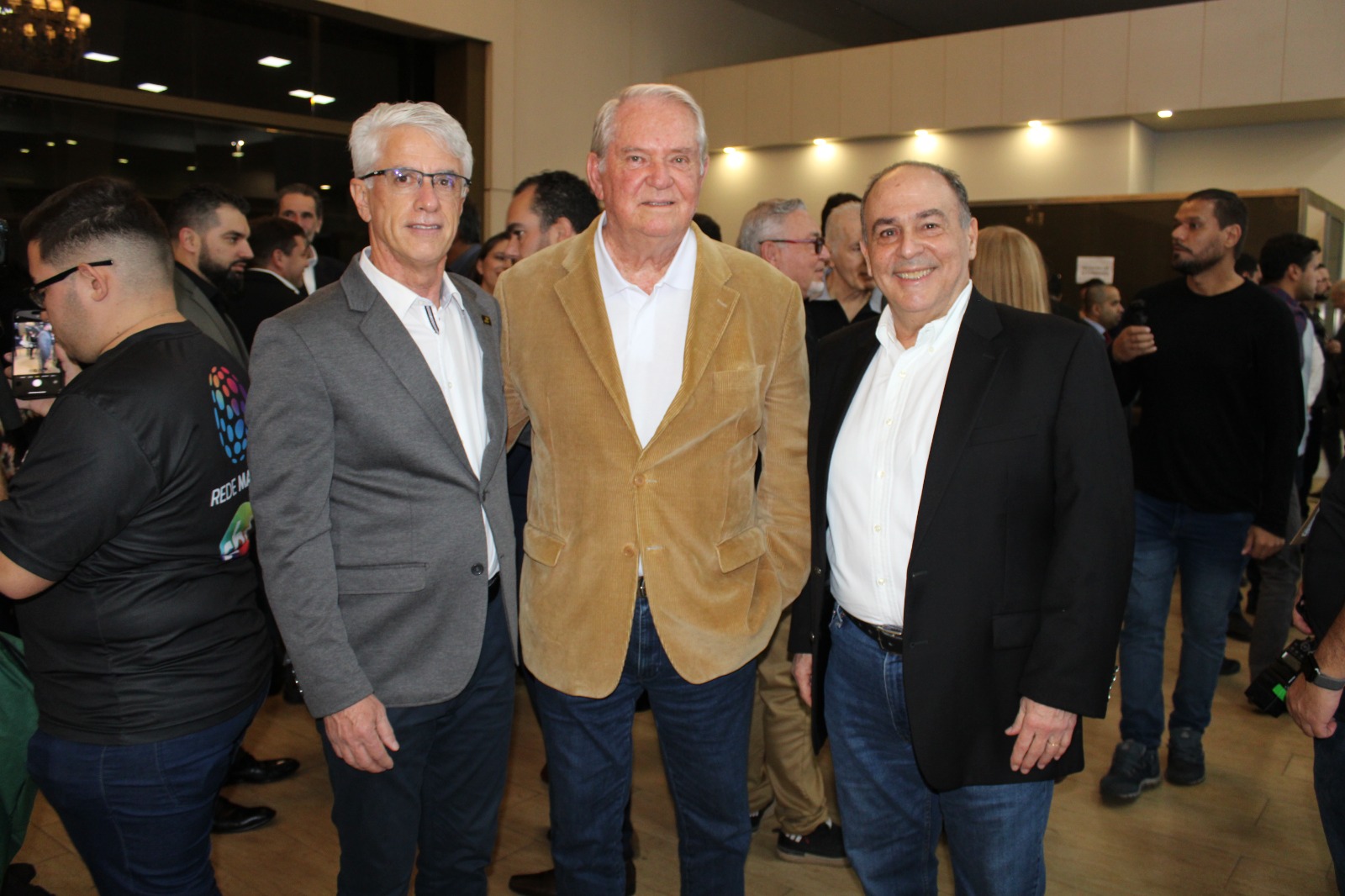 João Rigon, presidente da Abav-PR, Roy Taylor, do M&E, e Geraldo Rocha, vice-presidente administrativo da Abav-PR João Rigon, presidente da Abav-PR, Roy Taylor, do M&E, e Geraldo Rocha, vice-presidente administrativo da Abav-PR