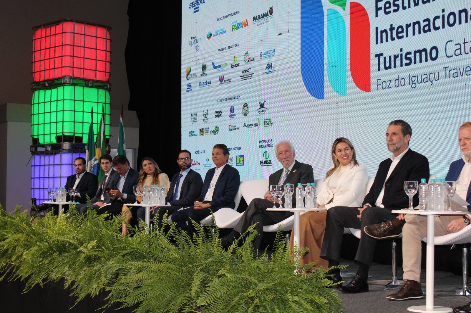 Evento conta com o patrocínio do Fundo Iguaçu, CNC, Fecomércio PR e Sebrae, e com as parcerias institucionais da Prefeitura de Foz do Iguaçu, Instituto Terra e Água (IAT), Viaje Paraná e Secretaria de Turismo do Paraná Evento conta com o patrocínio do Fundo Iguaçu, CNC, Fecomércio PR e Sebrae, e com as parcerias institucionais da Prefeitura de Foz do Iguaçu, Instituto Terra e Água (IAT), Viaje Paraná e Secretaria de Turismo do Paraná