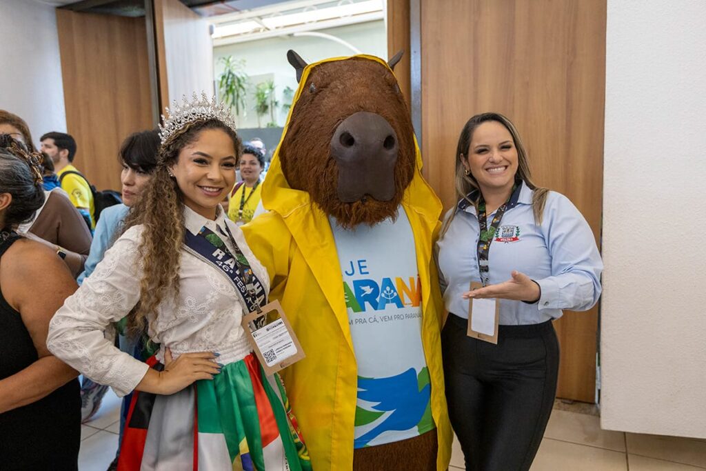 Mascotes e personagens marcam presença no FIT Cataratas 1 IMG 20250606 WA0068 Mascotes e personagens marcam presença no FIT Cataratas