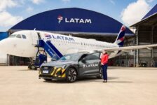 Latam e a Audi lançam serviço de transporte em veículos 100% elétricos para embarque no Aeroporto de Guarulhos